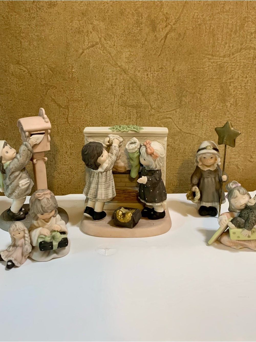 VTG Enesco Kim Anderson Pretty As A Picture Porcelain Figurine 5pc Holiday Lot